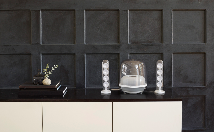 HK_SOUNDSTICK4_Lifestyle_02_904x560px